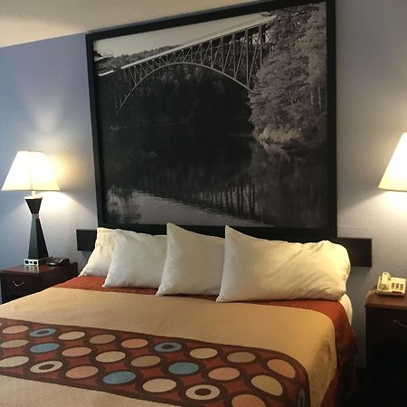 Super 8 By Wyndham Gardner Hotel Buitenkant foto