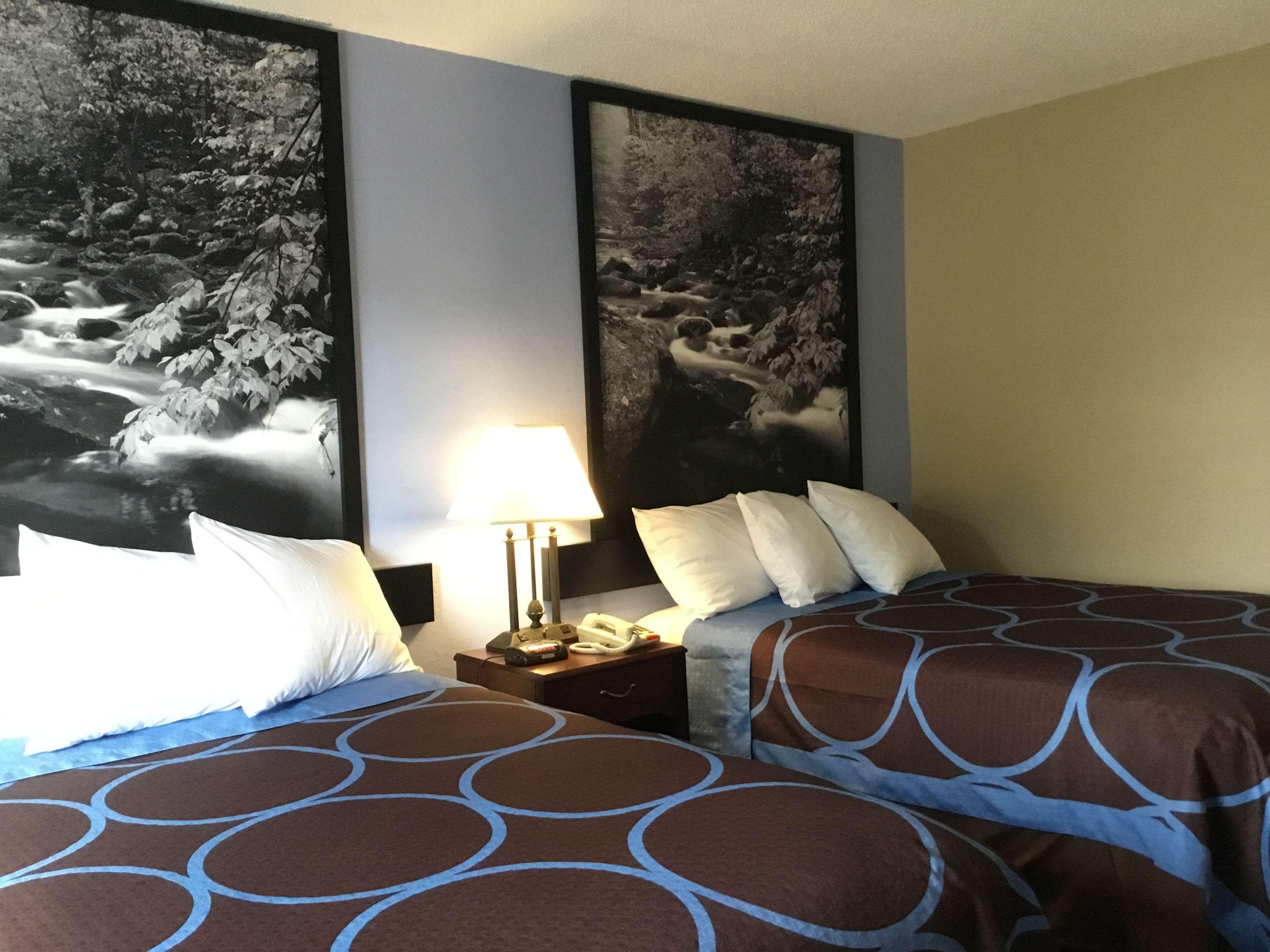 Super 8 By Wyndham Gardner Hotel Buitenkant foto