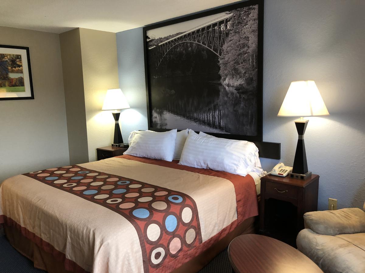 Super 8 By Wyndham Gardner Hotel Buitenkant foto