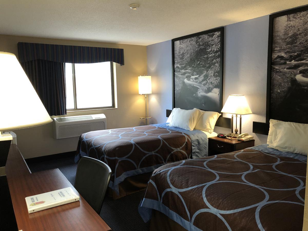 Super 8 By Wyndham Gardner Hotel Buitenkant foto