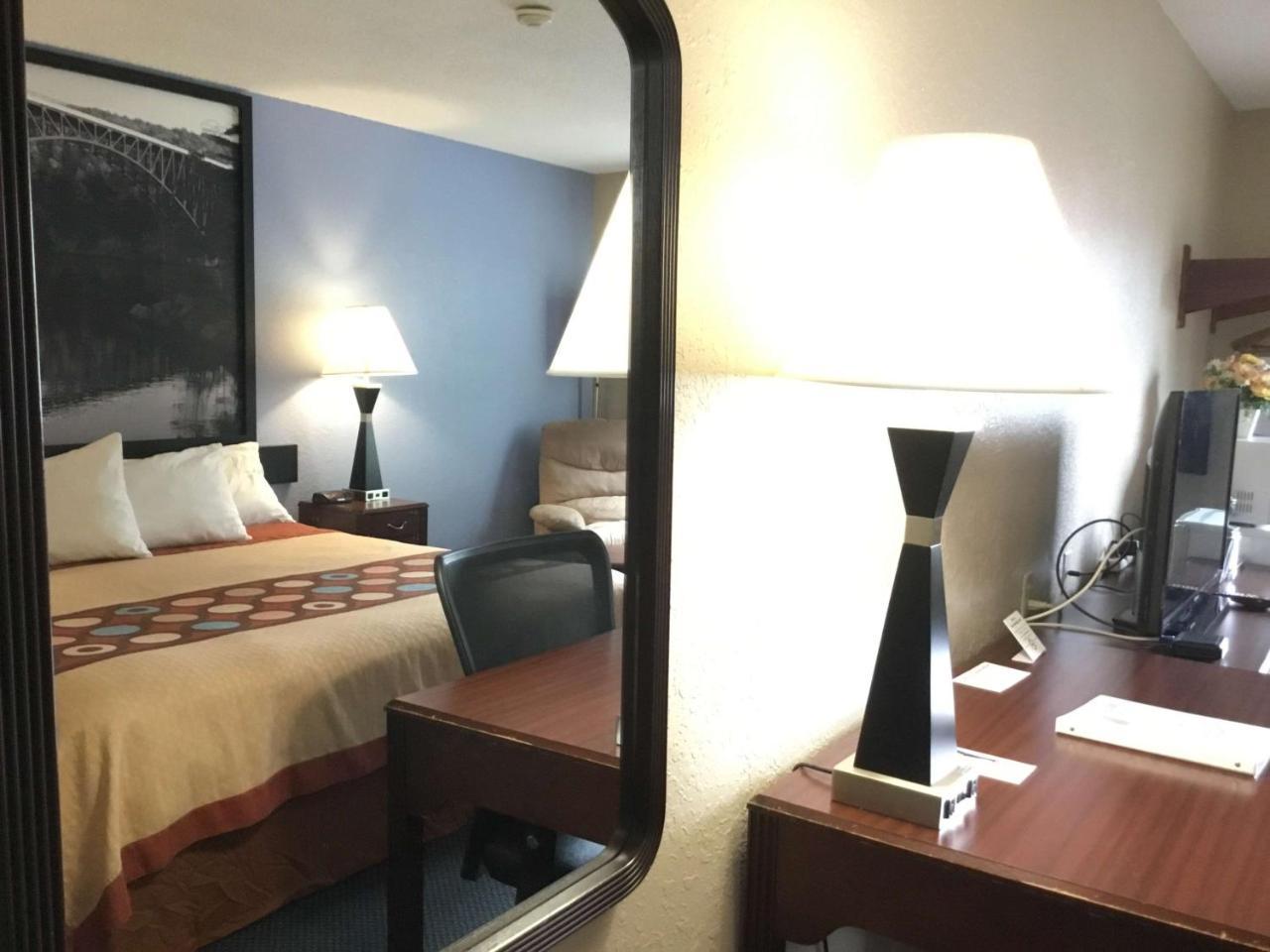 Super 8 By Wyndham Gardner Hotel Buitenkant foto