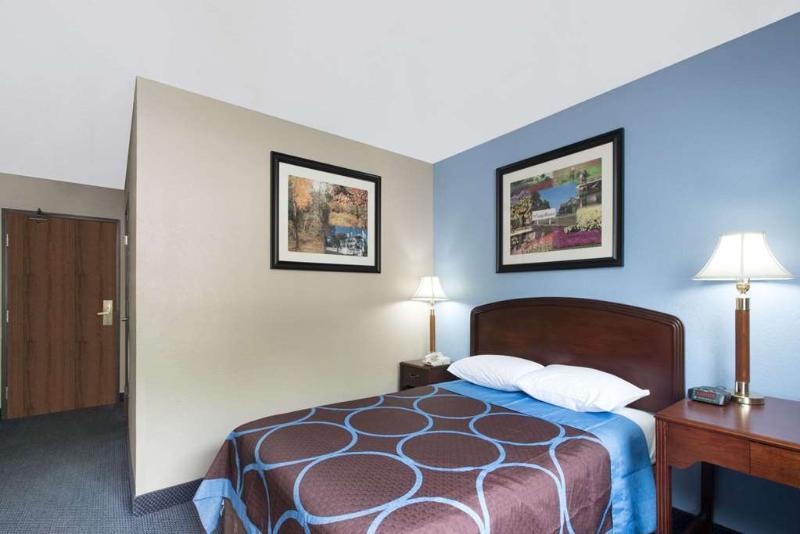 Super 8 By Wyndham Gardner Hotel Buitenkant foto
